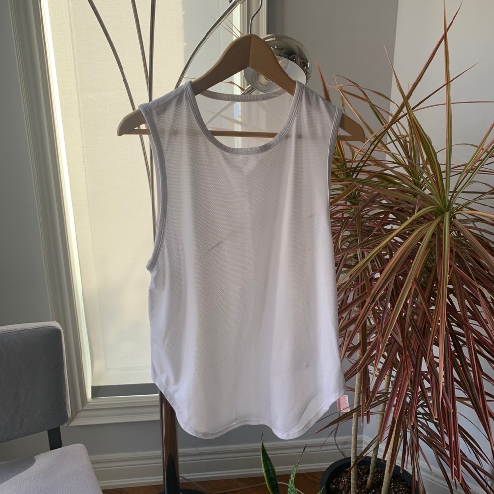 Fabletics Ladies white workout tank size md